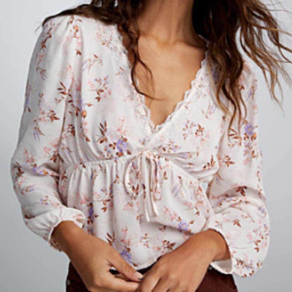 NWOT Large White Long Sleeve Plunge V-Neck Floral Peplum Puff Sleeve Blouse